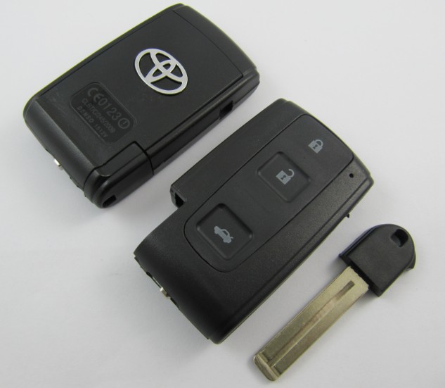 Salah satu sistem keamanan yang terdapat pada mobil Toyota adalah sistem keamanan Toyota Immobilizer. Saat ini sistem keamanan ini telah terdapat pada mobil